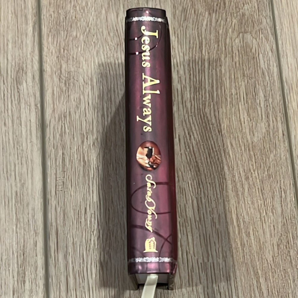 2 Daily Devotional Books: Beth Moore and Sarah Young - Picture 4 of 14
